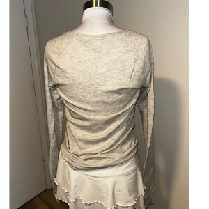 Stylish Women's Gray Long Sleeve Top